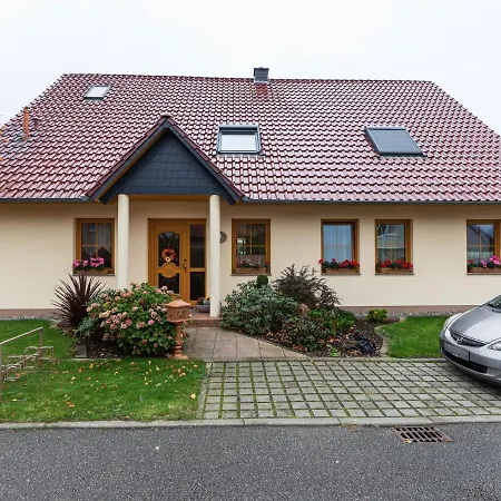 Quaint In With Garden Apartment Kuehlungsborn