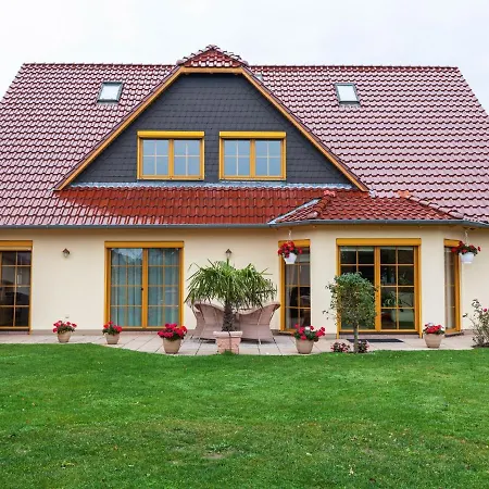 Quaint In With Garden Apartment Kuehlungsborn