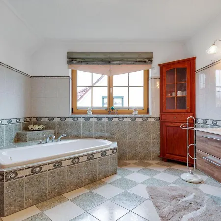 Quaint In With Garden Apartment *