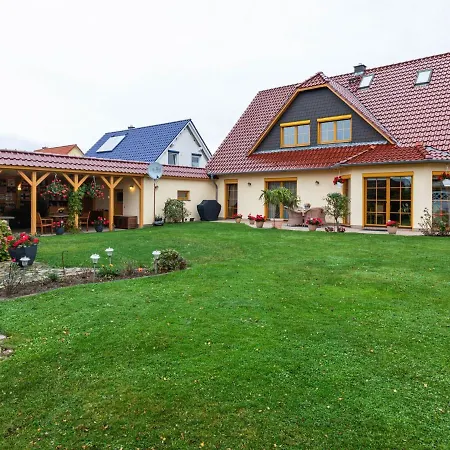 Quaint In With Garden *