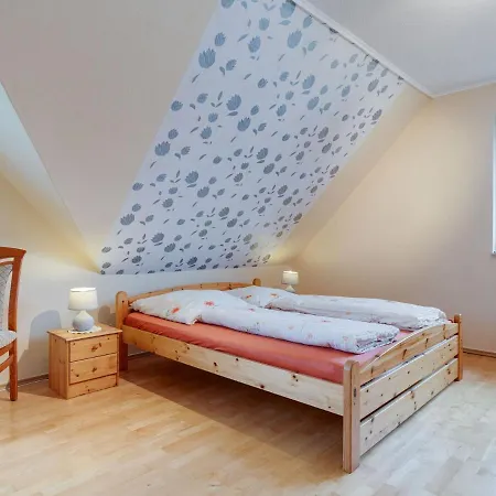 Quaint In With Garden Apartment Kuehlungsborn