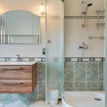 Quaint In With Garden Apartment Kuehlungsborn